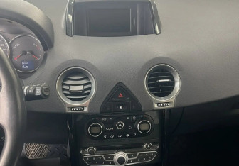 Подержанный автомобиль Renault Koleos 2013 года (12 фото)