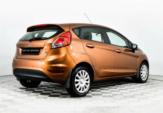 Подержанный автомобиль Ford Fiesta Hatchback 2016 года (5 фото)