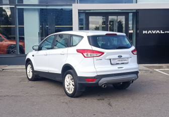Подержанный автомобиль Ford Kuga 2015 года (7 фото)