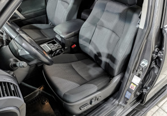 Подержанный автомобиль Toyota Land Cruiser Prado 2019 года (20 фото)