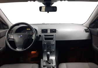 Подержанный автомобиль Volvo S40 2012 года (12 фото)