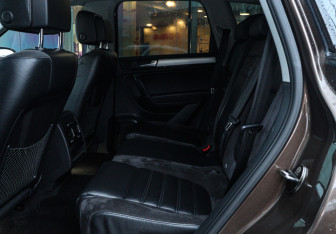 Подержанный автомобиль Volkswagen Touareg 2012 года (10 фото)