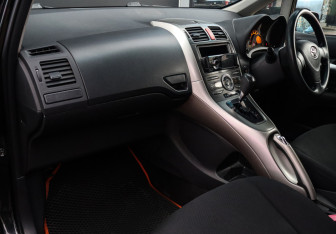 Подержанный автомобиль Toyota Auris Hatchback 2008 года (9 фото)