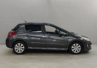 Подержанный автомобиль Peugeot 308 Hatchback 2010 года (4 фото)