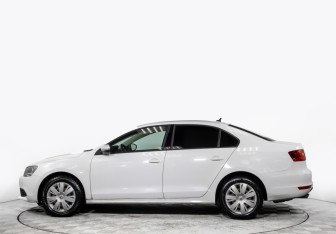 Подержанный автомобиль Volkswagen Jetta Sedan 2014 года (6 фото)