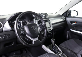 Подержанный автомобиль Suzuki Vitara 2017 года (11 фото)