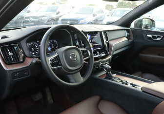 Подержанный автомобиль Volvo XC60 2020 года (13 фото)