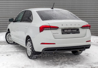 Подержанный автомобиль Skoda Rapid Liftback 2021 года (7 фото)