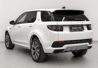 Подержанный автомобиль Land Rover Discovery Sport 2025 года (7 фото)