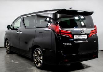 Подержанный автомобиль Toyota Alphard 2021 года (7 фото)