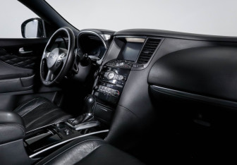 Подержанный автомобиль Infiniti QX70 2014 года (9 фото)