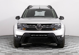 Подержанный автомобиль Renault Duster 2017 года (2 фото)
