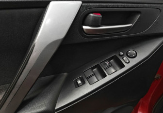 Подержанный автомобиль Mazda 3 Hatchback 2012 года (15 фото)