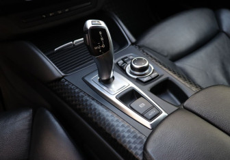 Подержанный автомобиль BMW X6 2013 года (18 фото)