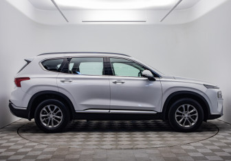 Подержанный автомобиль Hyundai Santa Fe 2021 года (6 фото)