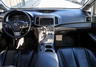 Подержанный автомобиль Toyota Venza 2013 года (13 фото)