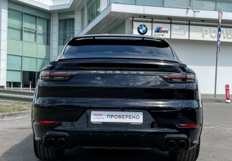 Подержанный автомобиль Porsche Cayenne 2021 года (6 фото)