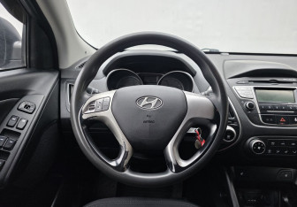 Подержанный автомобиль Hyundai ix35 2012 года (12 фото)