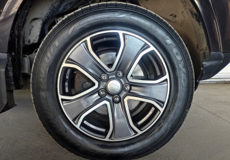 Подержанный автомобиль Land Rover Discovery 2012 года (19 фото)
