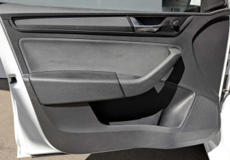 Подержанный автомобиль Skoda Rapid Liftback 2019 года (19 фото)