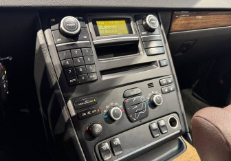 Подержанный автомобиль Volvo XC90 2011 года (17 фото)