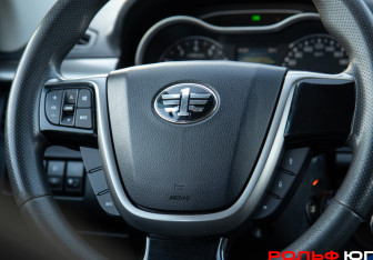 Подержанный автомобиль FAW Besturn X80 2019 года (12 фото)