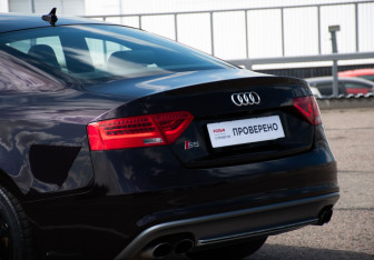 Подержанный автомобиль Audi S5 Coupe 2012 года (21 фото)