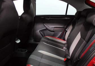 Подержанный автомобиль Skoda Rapid Liftback 2018 года (7 фото)