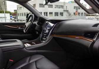 Подержанный автомобиль Cadillac Escalade Suv 2017 года (15 фото)
