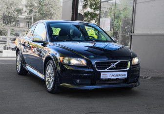 Подержанный автомобиль Volvo C30 2009 года (3 фото)