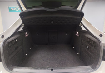 Подержанный автомобиль Skoda Superb Liftback 2019 года (12 фото)