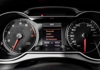 Подержанный автомобиль Audi A4 Sedan 2012 года (14 фото)