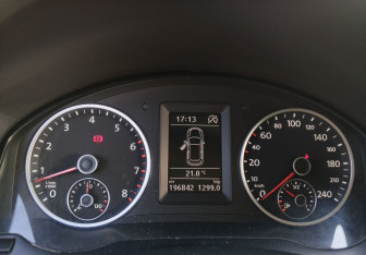 Подержанный автомобиль Volkswagen Tiguan 2011 года (14 фото)