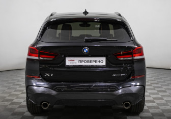 Подержанный автомобиль BMW X1 2019 года (6 фото)