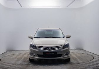 Подержанный автомобиль Hyundai Solaris Hatchback 2015 года (2 фото)