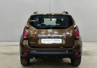 Подержанный автомобиль Renault Duster 2016 года (6 фото)