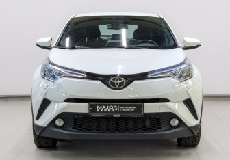 Подержанный автомобиль Toyota C-HR 2019 года (2 фото)