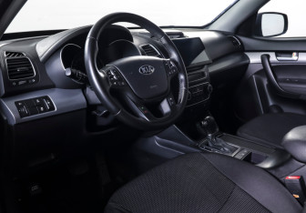 Подержанный автомобиль Kia Sorento 2013 года (14 фото)