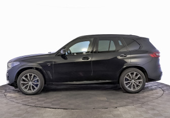 Подержанный автомобиль BMW X5 2022 года (8 фото)