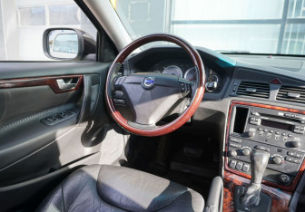 Подержанный автомобиль Volvo XC70 2007 года (13 фото)