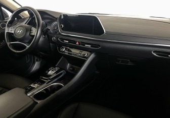 Подержанный автомобиль Hyundai Sonata 2020 года (9 фото)