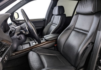 Подержанный автомобиль BMW X5 2013 года (20 фото)