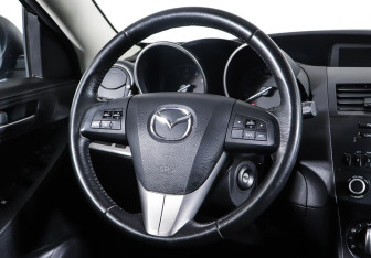 Подержанный автомобиль Mazda 3 Hatchback 2013 года (12 фото)