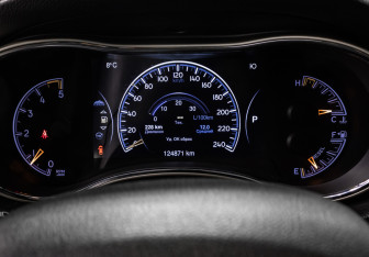 Подержанный автомобиль Jeep Grand Cherokee 2013 года (10 фото)