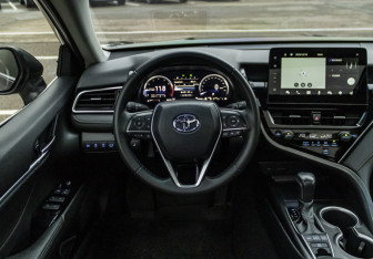 Подержанный автомобиль Toyota Camry Sedan 2023 года (13 фото)