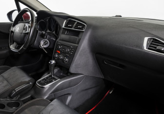 Подержанный автомобиль Citroen C4 Hatchback 2011 года (12 фото)
