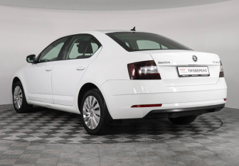 Подержанный автомобиль Skoda Octavia Liftback 2018 года (7 фото)