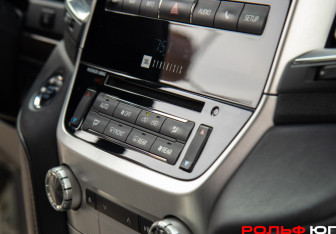 Подержанный автомобиль Toyota Land Cruiser Suv 2017 года (17 фото)