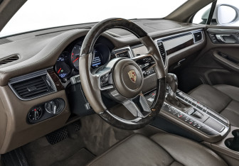 Подержанный автомобиль Porsche Macan 2015 года (15 фото)