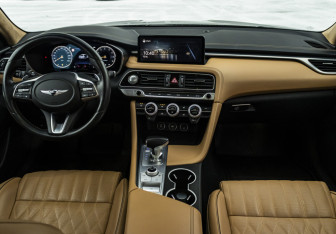 Подержанный автомобиль Genesis G70 2021 года (14 фото)